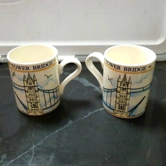 PAIR OF ENGLISH TEA OR COFFEE MUGS - Picture 1 of 4